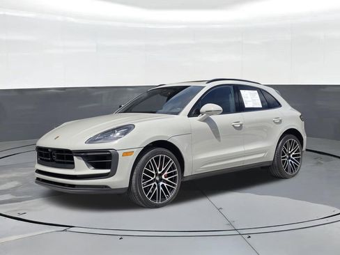 Certified 2024 Porsche Macan S AWD/4WD image 1