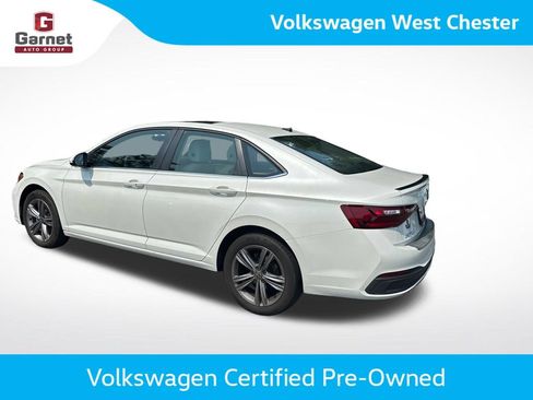 Used 2023 Volkswagen Jetta SE FWD image 3