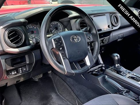 Used 2019 Toyota Tacoma TRD Off-Road AWD/4WD image 5