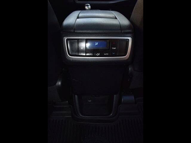 Used 2019 Toyota Highlander XLE FWD image 33
