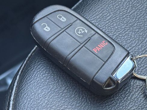 Used 2025 Jeep Compass Limited AWD/4WD image 21