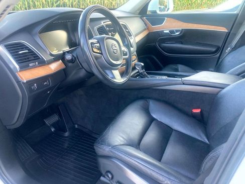 Used 2022 Volvo XC90 T6 Momentum w/ Climate Package AWD/4WD image 8