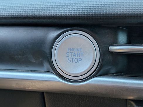 Used 2025 Hyundai Santa Cruz SE image 17