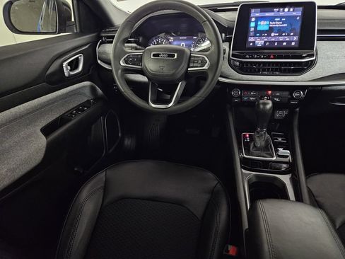 Used 2025 Jeep Compass Latitude AWD/4WD image 9