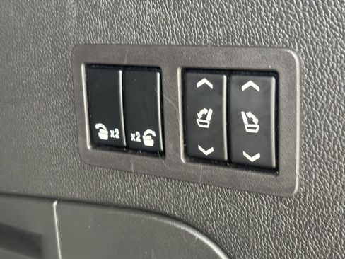 Used 2018 Cadillac Escalade Luxury image 10