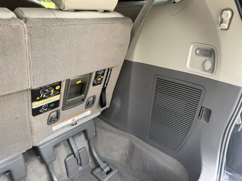 Used 2015 Toyota Sienna XLE w/ XLE Navigation Package AWD/4WD image 34