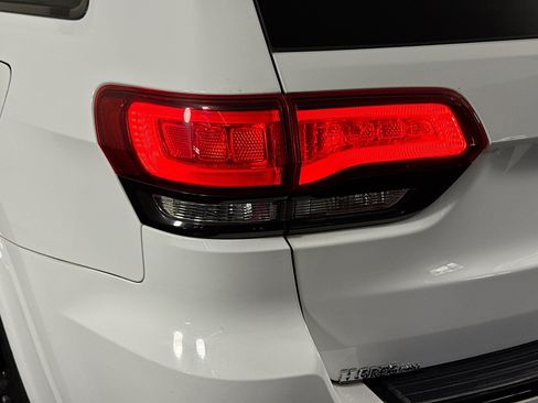 Used 2017 Jeep Grand Cherokee Altitude RWD image 36