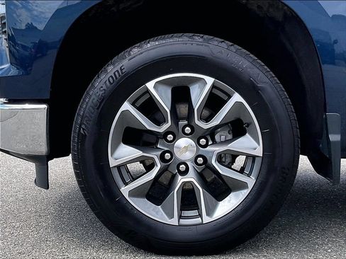 Used 2023 Chevrolet Silverado 1500 LT AWD/4WD image 7