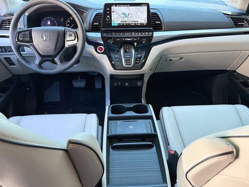 Used 2026 Honda Odyssey Touring image 9