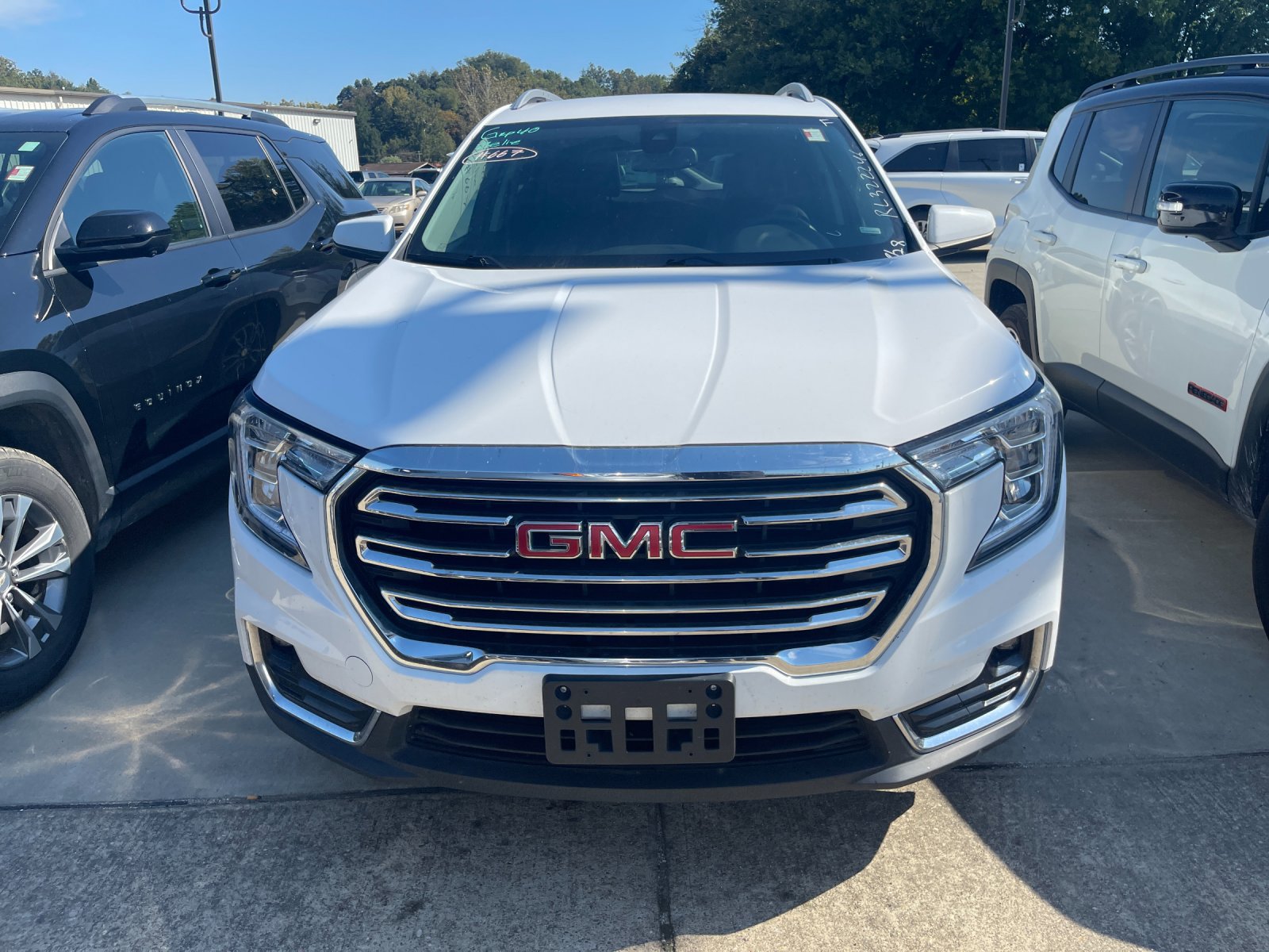 Used 2024 GMC Terrain SLT AWD/4WD image 4