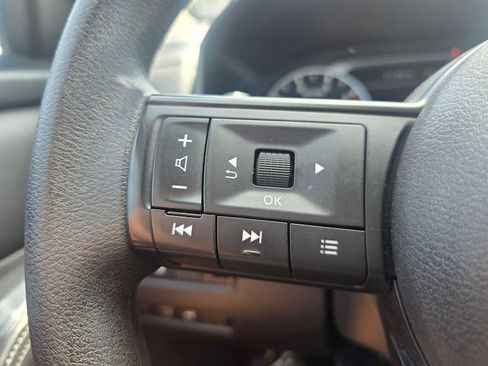 Used 2024 Nissan Rogue SV FWD image 32