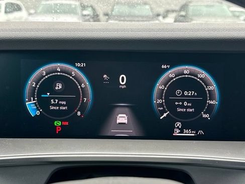 Certified 2025 Volkswagen Tiguan SE R-Line AWD/4WD image 39