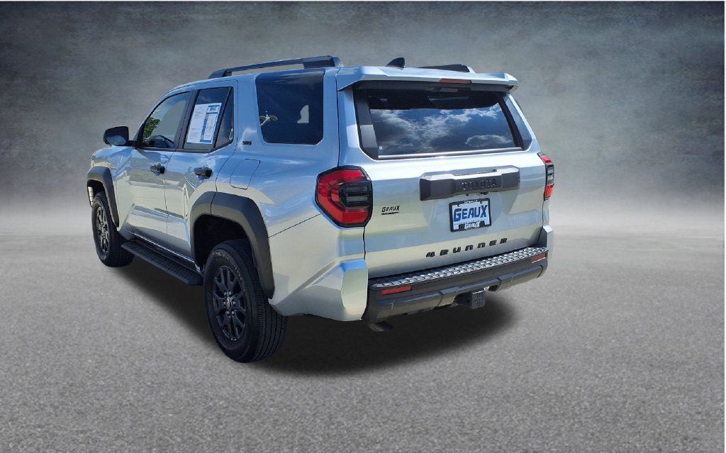 Used 2025 Toyota 4Runner SR5 AWD/4WD image 5