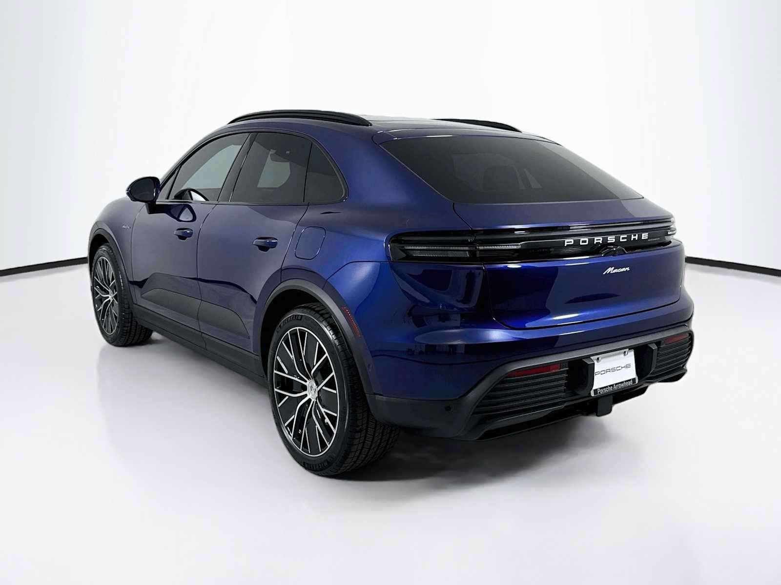 Used 2026 Porsche Macan Electric RWD image 3
