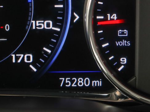 Used 2022 GMC Acadia SLT w/ Technology Package FWD image 16