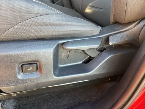 Used 2024 Toyota Tacoma TRD Off-Road image 13