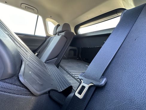 Used 2022 Toyota RAV4 LE image 13