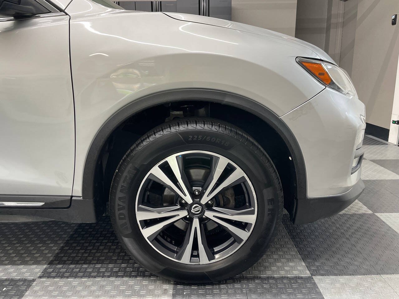 Used 2018 Nissan Rogue SL AWD/4WD image 5
