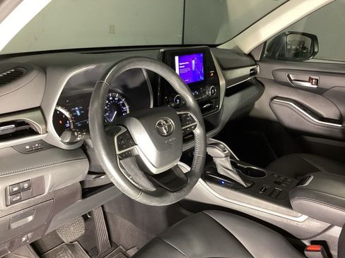 Certified 2023 Toyota Highlander XLE image 12
