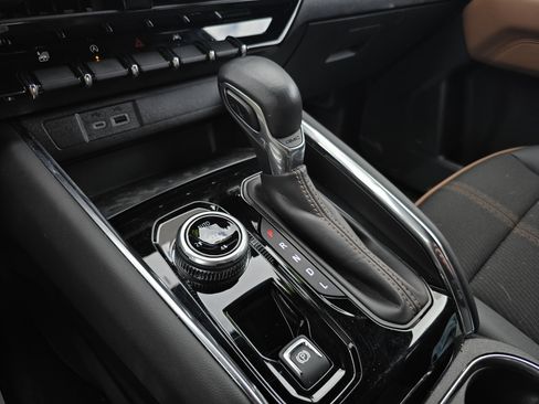 Used 2024 GMC Canyon AT4 w/ Technology Package image 24