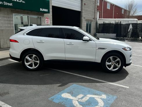 Used 2019 Jaguar F-PACE image 8