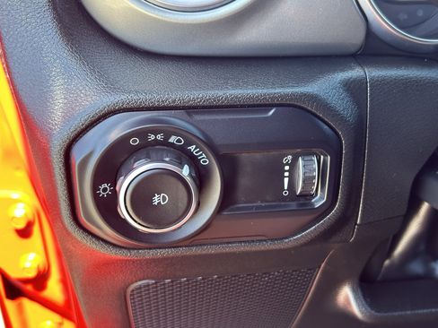 Used 2023 Jeep Wrangler Unlimited Sahara w/ Cold Weather Group AWD/4WD image 33