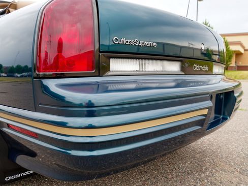 Used 1995 Oldsmobile Cutlass Supreme Convertible FWD image 32