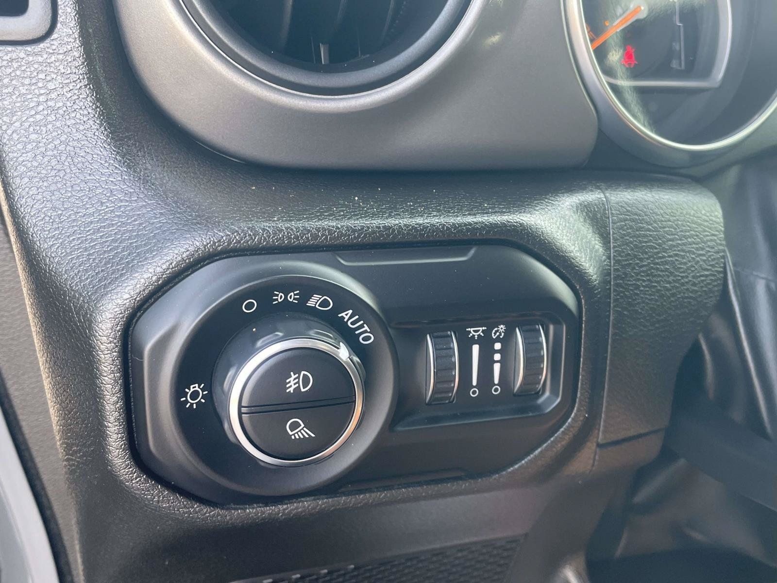 Used 2022 Jeep Gladiator Sport AWD/4WD image 25