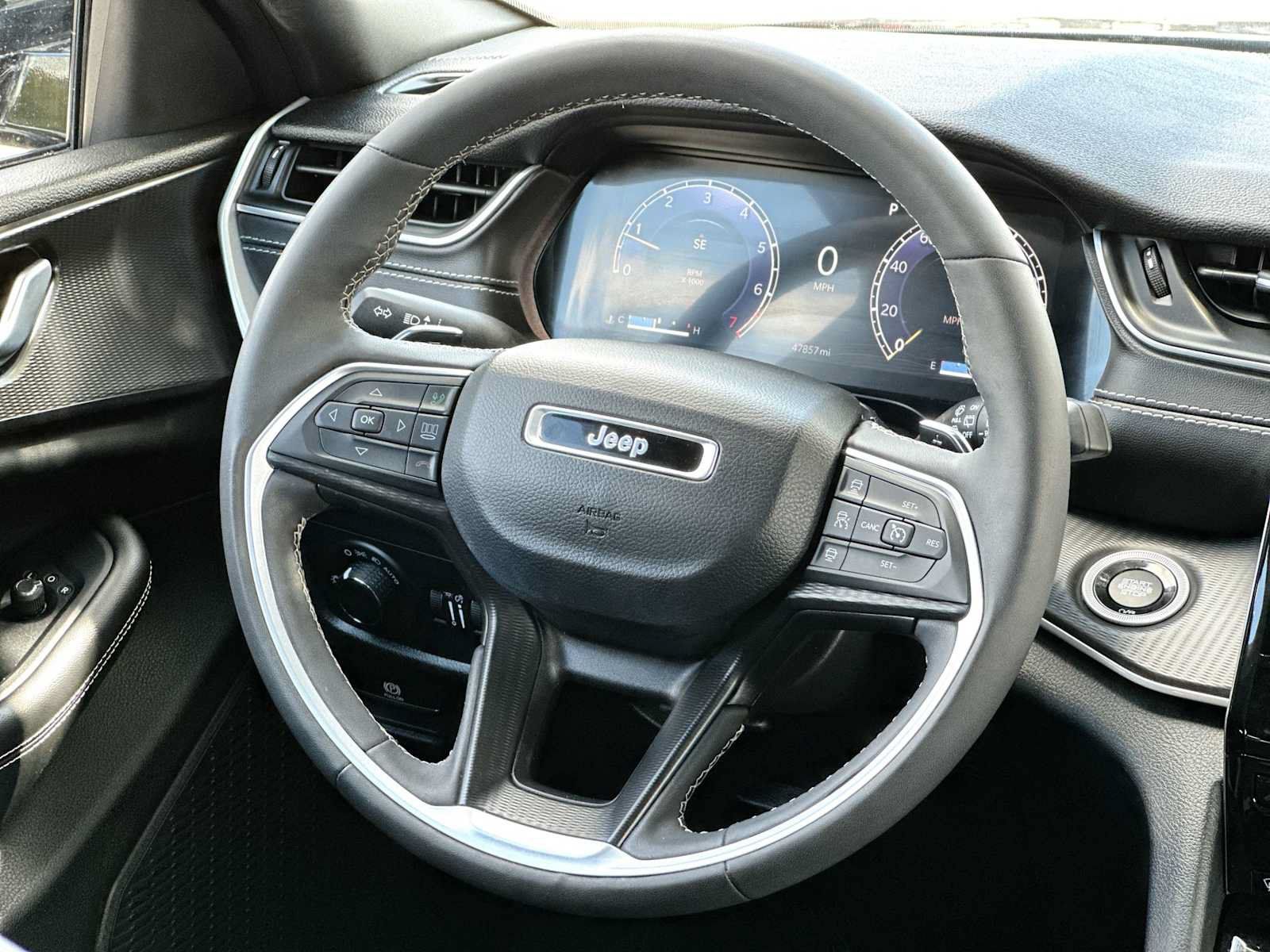 Used 2023 Jeep Grand Cherokee L Laredo AWD/4WD image 27