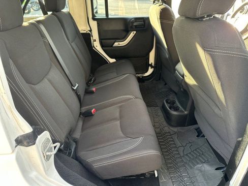 Used 2013 Jeep Wrangler Unlimited Rubicon w/ Max Tow Pkg image 19