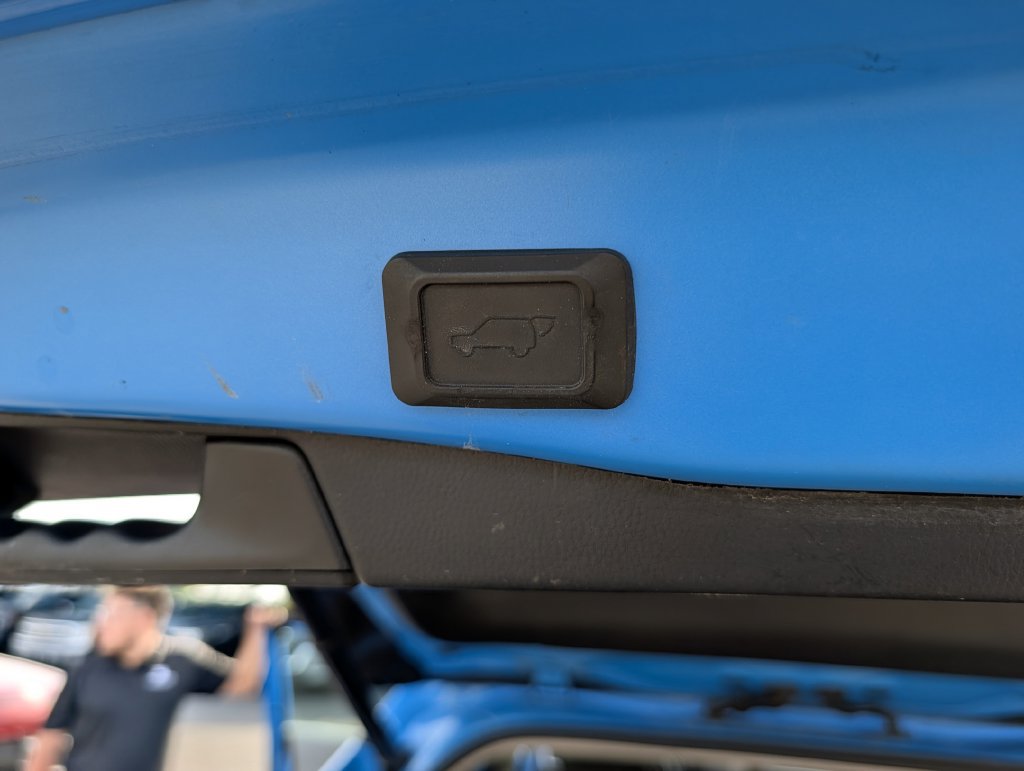 Used 2021 Toyota RAV4 XLE w/ Convenience Package FWD image 30
