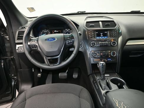 Used 2019 Ford Explorer XLT FWD image 16