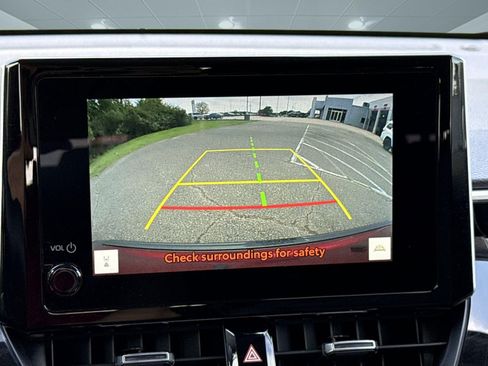 Used 2025 Toyota Corolla Cross XLE w/ Convenience Package FWD image 12