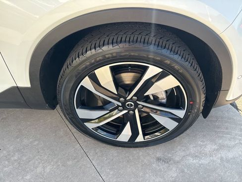 Certified 2024 Volvo XC40 B5 Plus w/ Climate Package AWD/4WD image 12