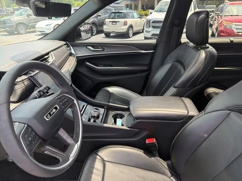 Used 2025 Jeep Grand Cherokee L Limited w/ Luxury Tech Group II AWD/4WD image 7
