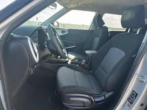Used 2020 Kia Soul LX FWD image 4