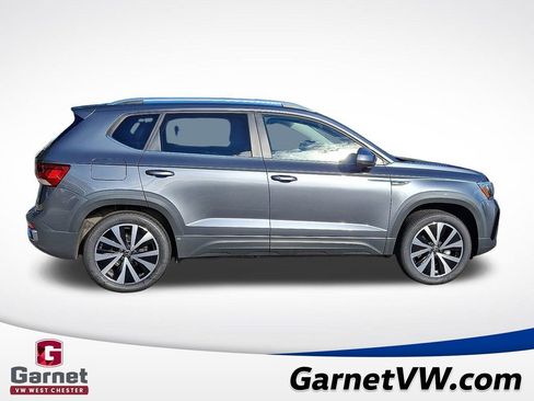 Certified 2022 Volkswagen Taos SE image 8