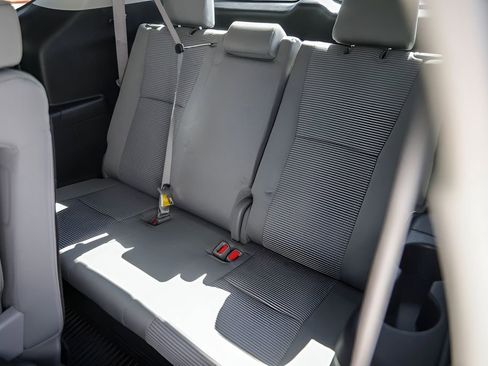 Used 2022 Toyota Highlander L FWD image 28