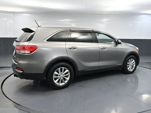 Used 2016 Kia Sorento LX image 4