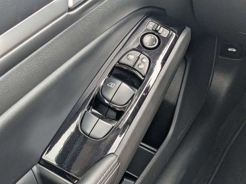 Used 2024 Nissan Altima 2.5 SL FWD image 19