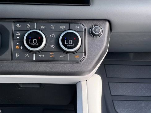 Certified 2025 Land Rover Defender 130 X-Dynamic SE image 17