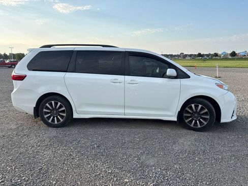 Used 2019 Toyota Sienna LE AWD/4WD image 12