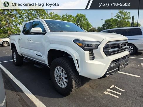 Used 2025 Toyota Tacoma SR5 AWD/4WD image 3