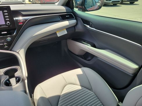 Used 2021 Toyota Camry SE FWD image 17