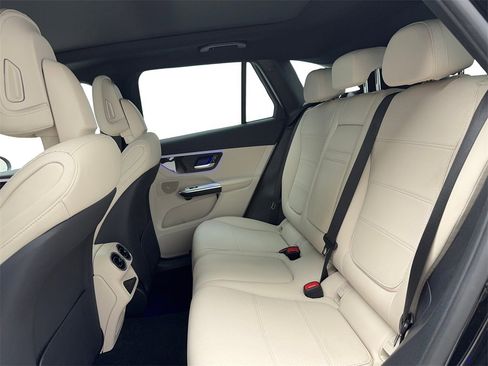 Used 2024 Mercedes-Benz GLC 300 image 44