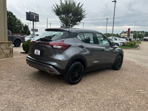 Used 2023 Nissan Kicks S FWD image 4