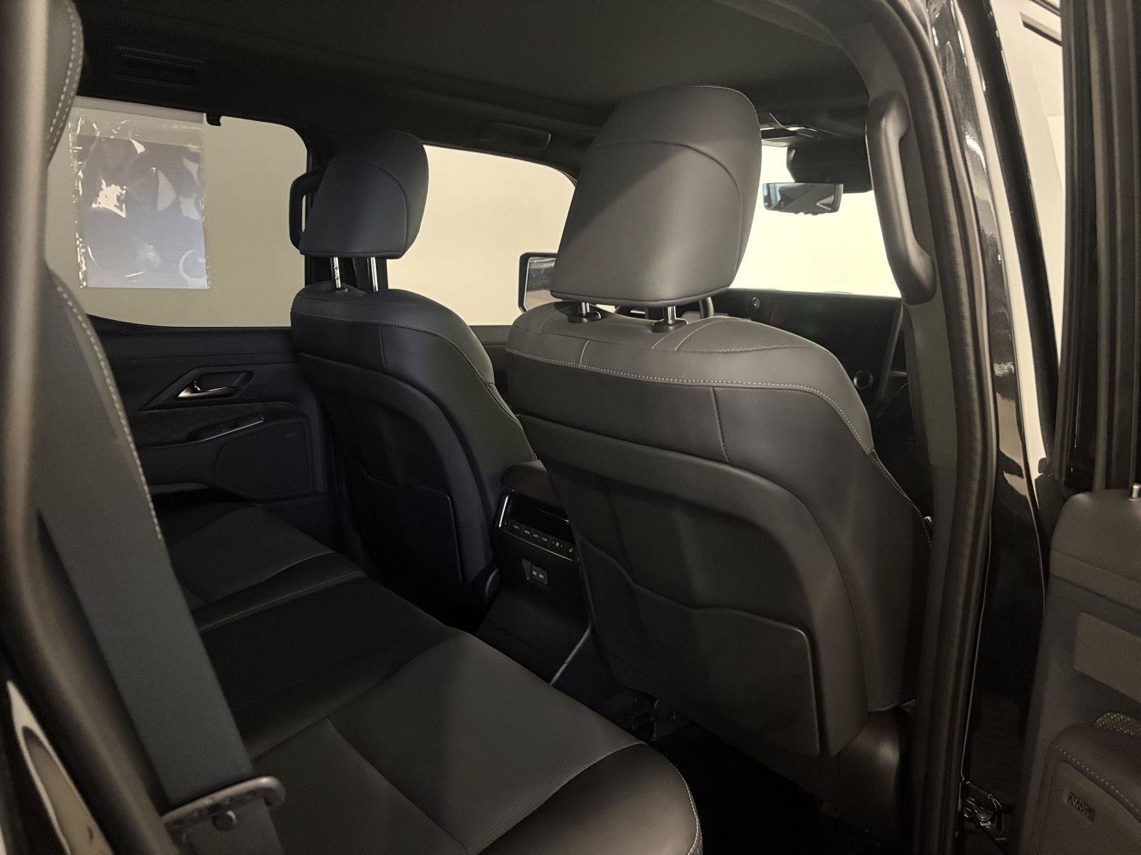 Used 2026 Lexus GX 550 w/ Accessory Package (2T) AWD/4WD image 41