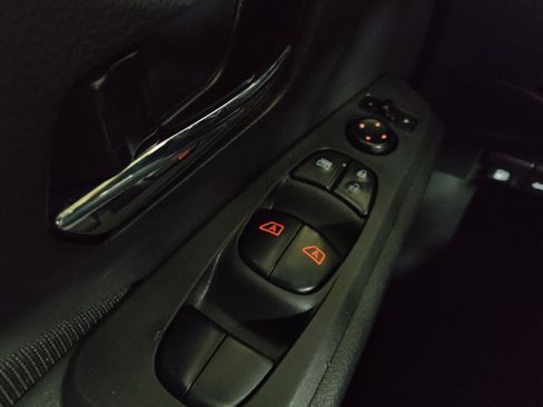 Used 2021 Nissan Kicks SV FWD image 27