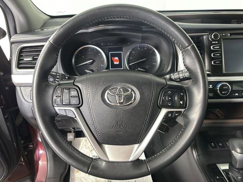 Used 2019 Toyota Highlander XLE AWD/4WD image 28