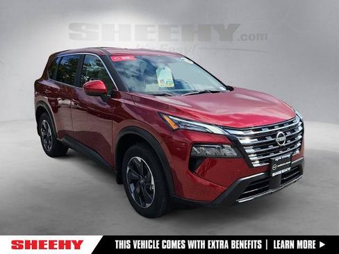 Certified 2025 Nissan Rogue SV AWD/4WD image 1